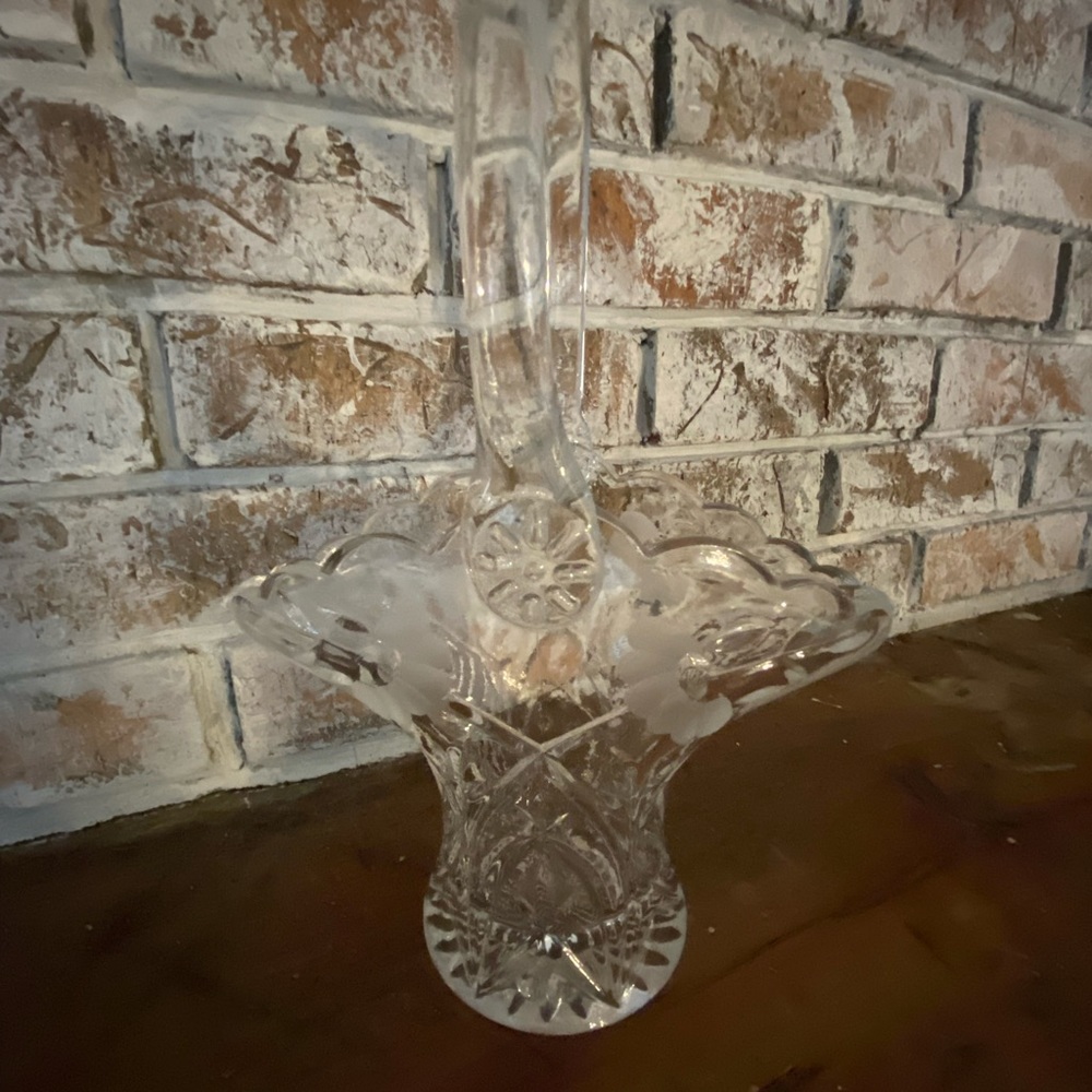Beautiful Princess House Vintage 24% Lead Crystal Basket Etched Flowers.